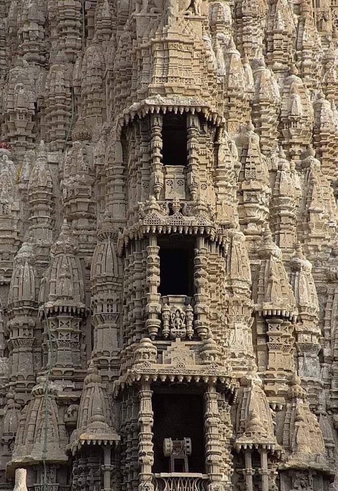 Hinduism_sci's tweet image. Dear world, try finding something more perfect than this 🗿 🔥