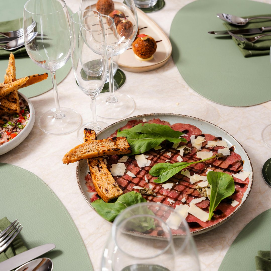 RidgecrestVCHR's tweet photo. Host a fun and tasty gathering at Ridgecrest Village! Serve a mix of finger foods like charcuterie and arancini and add some fresh fruit for a sweet touch. 🥪🥒 Who are you inviting to your next get-together? 🎉🤗 https://t.co/jfh43AbrAQ