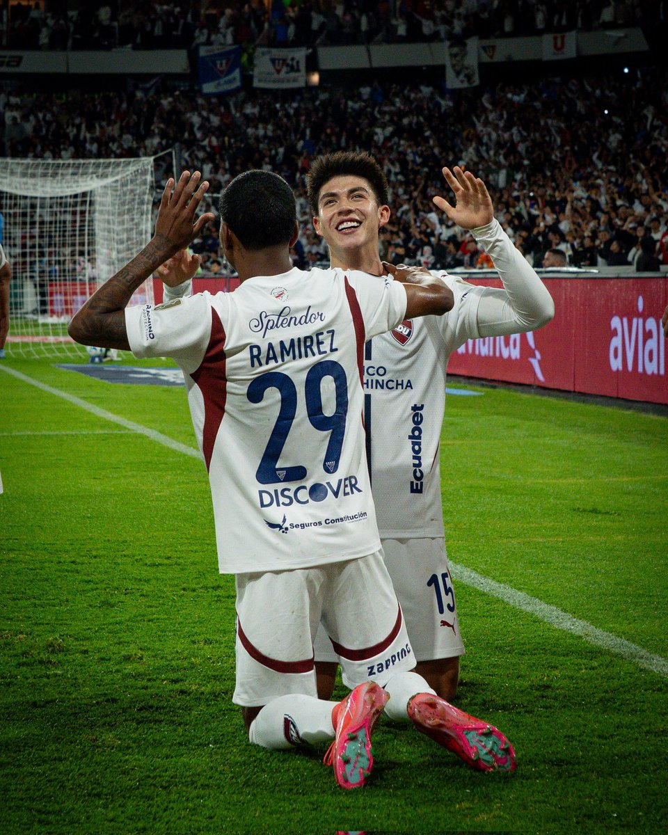 #AlAire #LosComentaristas <a href="/ComentaristasEC/">Los Comentaristas 🎙</a> por radio <a href="/Caravana750/">Radio Caravana</a> 
<a href="/RadioDibluFM/">Radio Diblu</a> 
#DiBluTV 
<a href="/zapping_ecu/">Zapping Ecuador</a> 

Con:

<a href="/mariocanessa/">mario canessa oneto</a> 
<a href="/CarlosGalvez21/">Carlos Galvez V</a> 
<a href="/AndresPonce28/">Andrés Ponce</a> 
<a href="/CarlosXArguello/">Carlos Xavier Argüello</a> 
<a href="/ccarrasco750/">Christian Carrasco</a> 
<a href="/soniiperez_/">Sonia Pérez</a> 
<a href="/jocelynvera95/">Jocelyn Vera</a> 
<a href="/PatoCornejo/">Patricio Cornejo</a> 
#CopaLibertadores 
#CampeonatoEcuatoriano