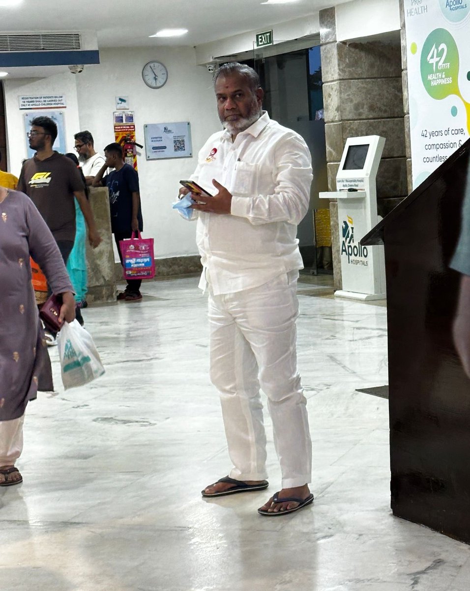TVK_Dinshu's tweet image. Our Beloved GS Bussy sir is not well since a week. அவர் இருந்திருந்தா எப்படியாவது தலைவர கரூர் கூட்டினு போய்டுவார் 
அவர் உடல்நிலை சரியில்லாத இந்த சூழலை உபயோகத்தில் கொண்டு சோன் பப்டிவாயன் ஜான் அண்ணாவ ஏமாத்துறான் 
karur related plans all done by @JhonArokiasamy 👍