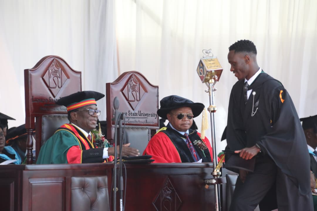ChronicleZim's tweet photo. #LSUGraduation Former Zimpapers intern Prince Ngwenya was awarded the Emmerson Dambudzo Mnangagwa Chancellor's award (US$500) for the project with the Most Community Impact from the Faculty of Humanities and Social Sciences #Congratulations https://t.co/b4nYq0hKxe