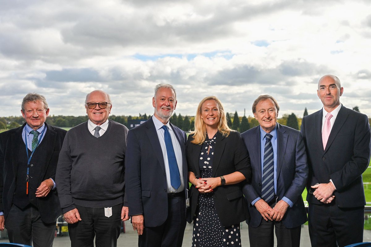 We warmly welcome today our new co-opted &amp; elected ROA Board members: 

<a href="/DanAbraham01/">Dan Abraham</a> (co-opted), <a href="/HoskinsSam/">Sam Hoskins</a>, Mark Johnston &amp; Peter Savill

Along with new ROA Chair <a href="/DrjimWalker/">@drjim_walker</a> and vice chair Alan Spence. 

And we extend our sincere thanks to those stepping down for their