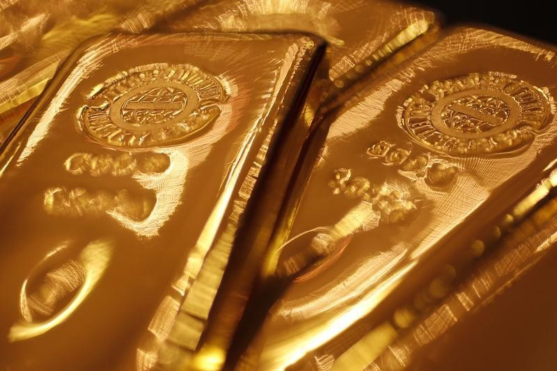 Eikevcinner's tweet photo. 🥇 JPMorgan Raises Gold Target to $3,850

📈 Up from $2,100 (+80%) due to macro and monetary shifts.
⚖️ Recommends holding gold miners, >50% upside by Dec 2027.
💬 Surge reflects central bank buying and renewed investor interest. https://t.co/t0bR7fbpzR