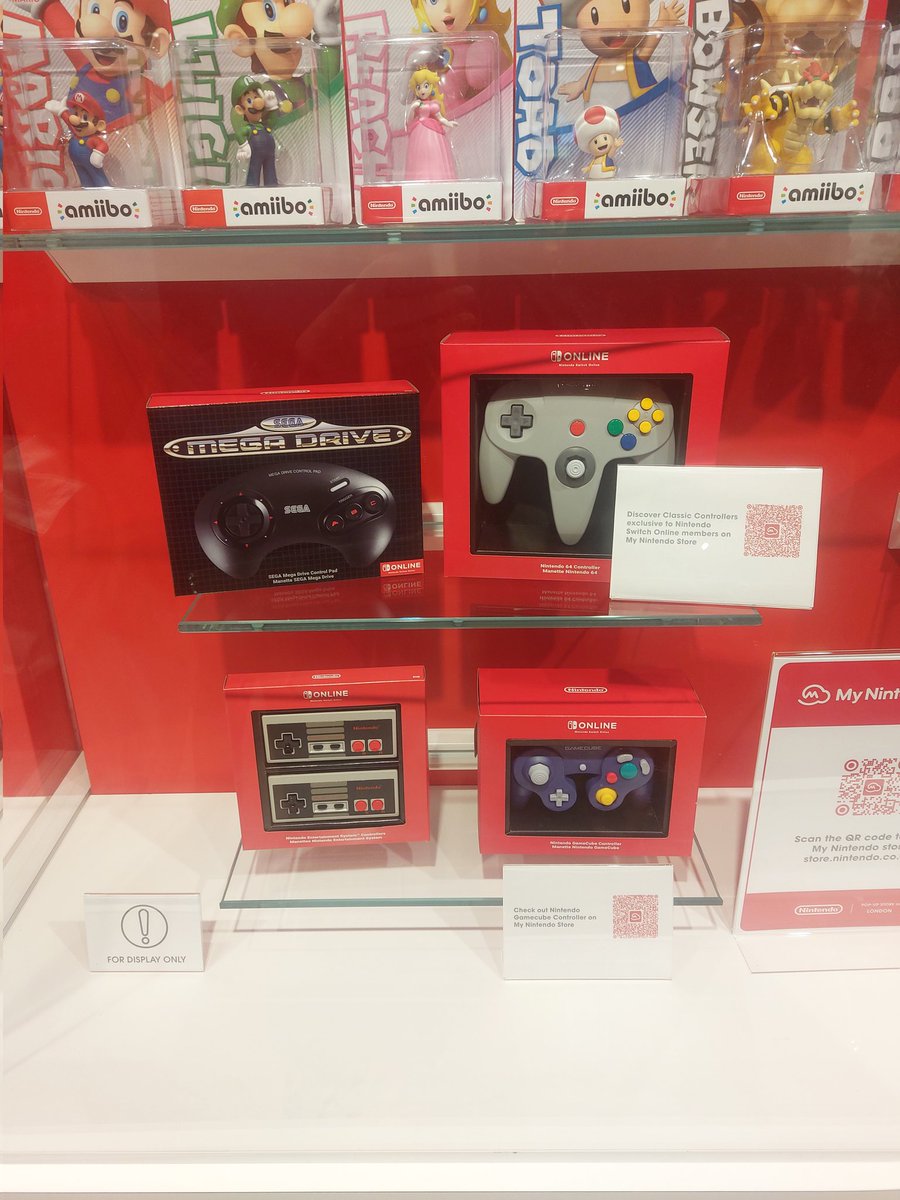 FGSBrit's tweet photo. Yeee went to the @NintendoPopUpUK today...just something light (Nintendo Osaka shirt and Foldable Nintendo London tote, but next week I'll be going again for Luigi things and that Nintendo Tokyo shirt #nintendolondonpopup #nintendo #nintendouk https://t.co/UuOySa6BKG