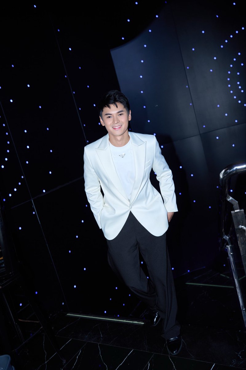 AromagicareWide's tweet image. Aromagicare proudly presents Dustin Yu, our heartthrob actor-businessman and brand endorser. 🤍✨🍃

Styled by @ivorjullian 
#DustinYuXAromagicare #DustinYu #Aromagicare