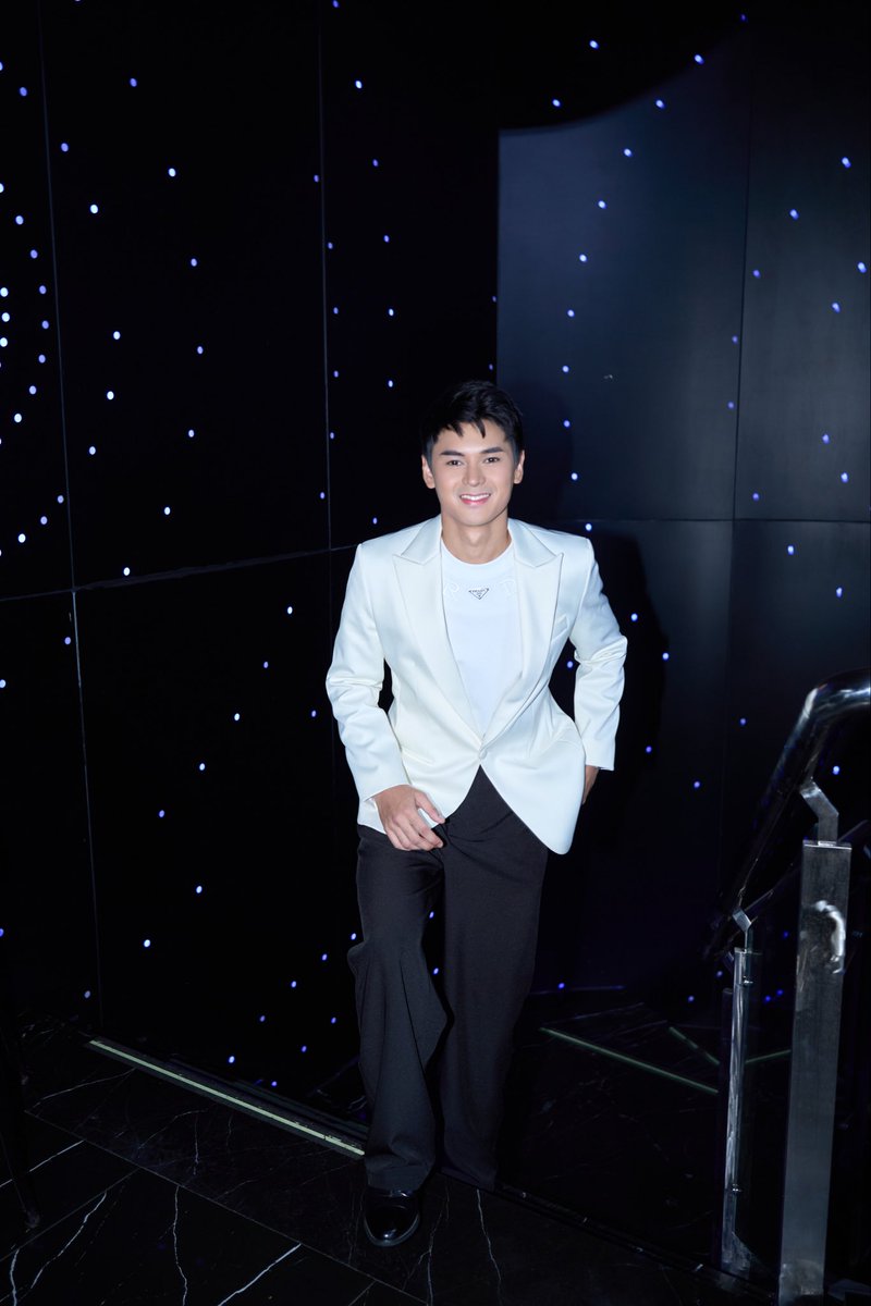 AromagicareWide's tweet image. Aromagicare proudly presents Dustin Yu, our heartthrob actor-businessman and brand endorser. 🤍✨🍃

Styled by @ivorjullian 
#DustinYuXAromagicare #DustinYu #Aromagicare