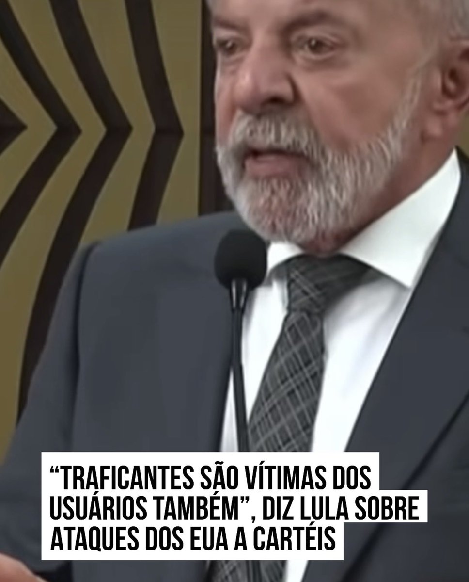 Traficantes são vítimas”, diz Lula.

É inacreditável. O homem que governa o país defende quem destrói famílias, quem enche os cemitérios e quem espalha violência nas ruas.
Para ele, o bandido é vítima e o cidadão de bem é o culpado.

Talvez na cabeça do descondenado, o traficante