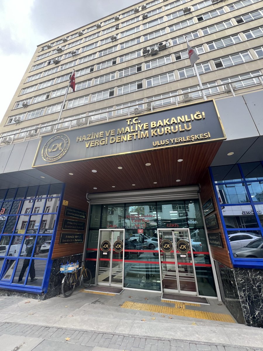 Ben içeri giriyorum hakkınızı helal ediyor musunuz 😬