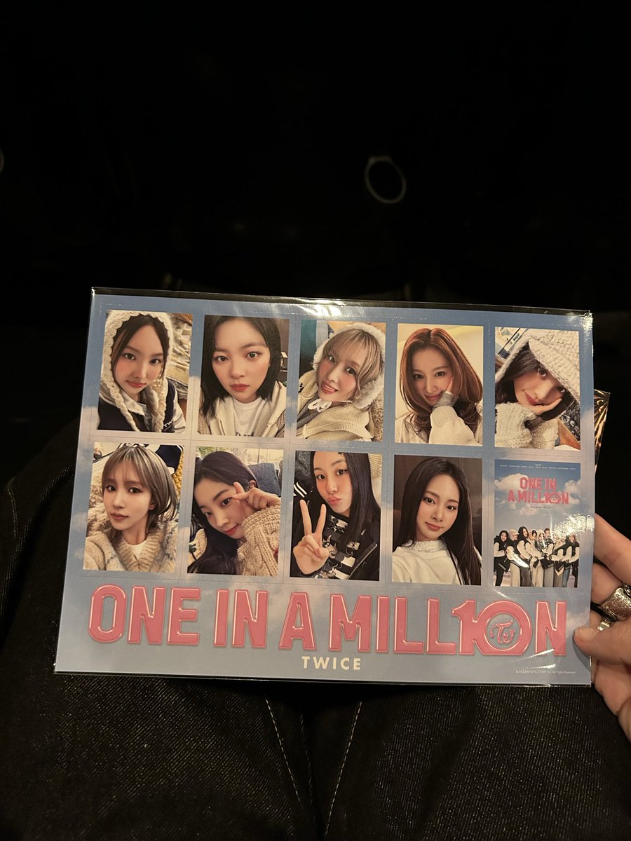 先週から1週間幸せTWICE週間でした
18日はペンミ、ONCEで祝いパーティ19日は韓国観光で色々回ってCDも買って開封もして20日も遊びちらかして...今日はTWICEの映画見て幸せだぁ♡
改めてTWICE好きでONCEになれて本当に幸せと感じた🥰ありがとう🥹

트와이스♡원스 사랑해요〜🥰 #TWICE_10th_Anniversary