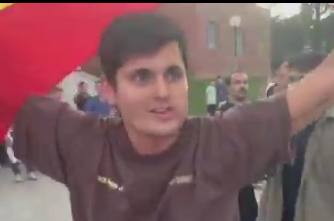 Dejad de invitarle a farlopa que se le va la mandíbula que no veas