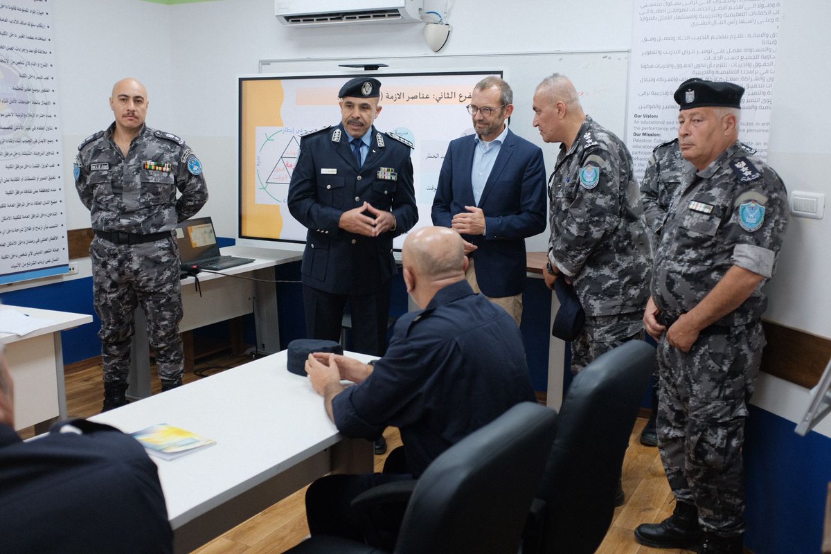 Simon Engelkes tweet media