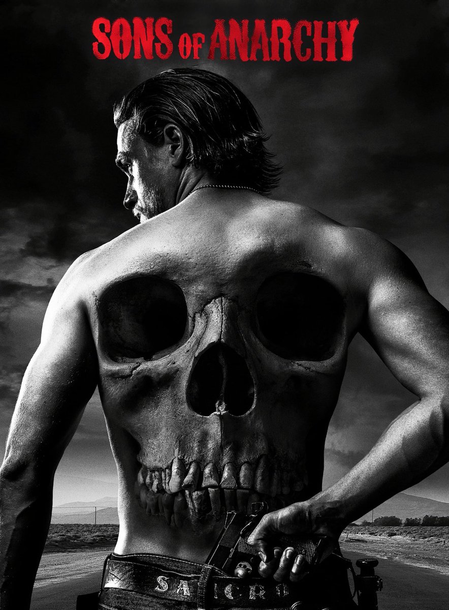 Sons of Anarchy (SOA) reste une des séries les plus cultes des années 2000-2010. Voici un thread sur ses points forts qui expliquent pourquoi elle marque encore les esprits 10 ans après sa fin. 🏍️🔥

ATTENTION SPOILER ALERTE🚨