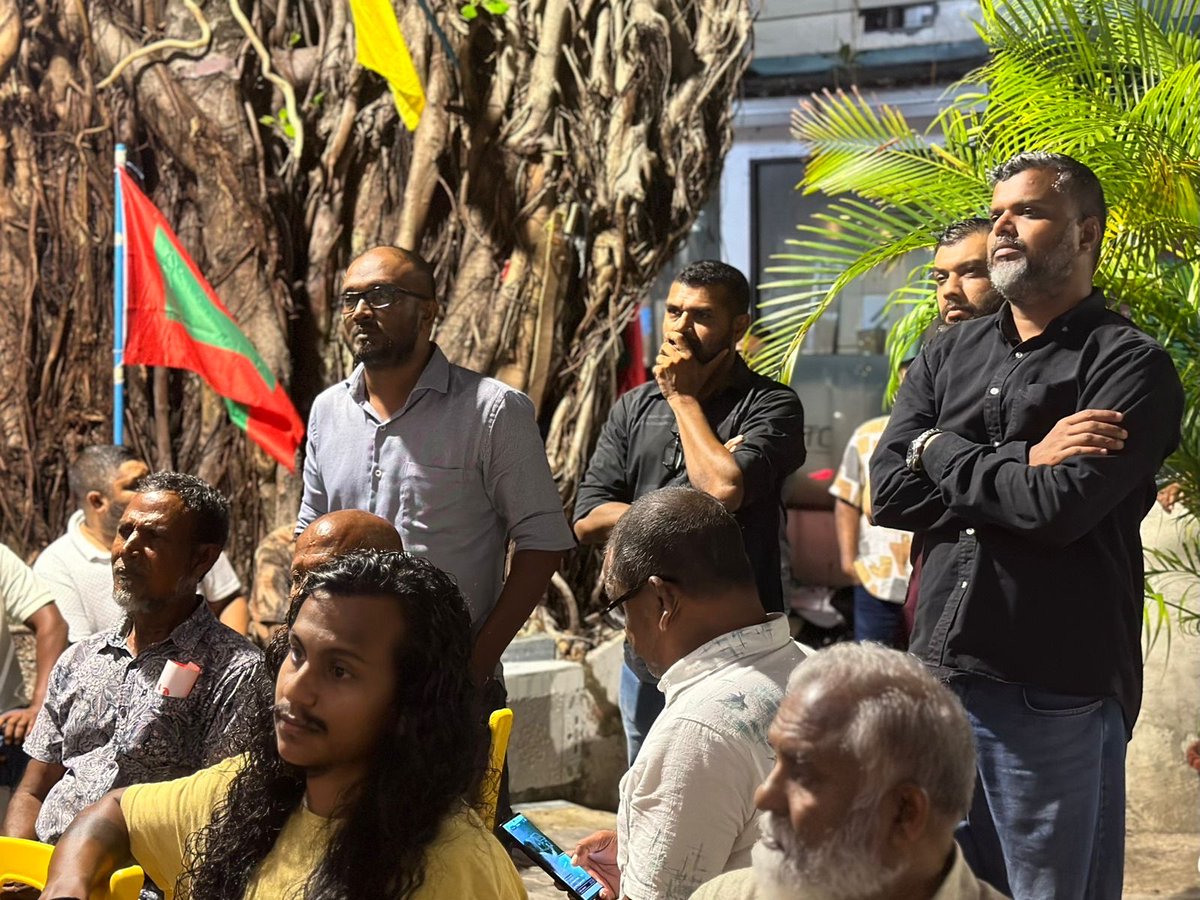 MDPSecretariat's tweet image. ނޮވެމްބަރު 17 އަށް ތައްޔާރުވުމުގެ ގޮތުން މިރޭ ޕީޓްރަލް ޕާކުގައި ބޭއްވި ކަންމަތީ ބައްދަލުވުމުގެ ތެރެއިން
#LootuvaifiLootuvaifi