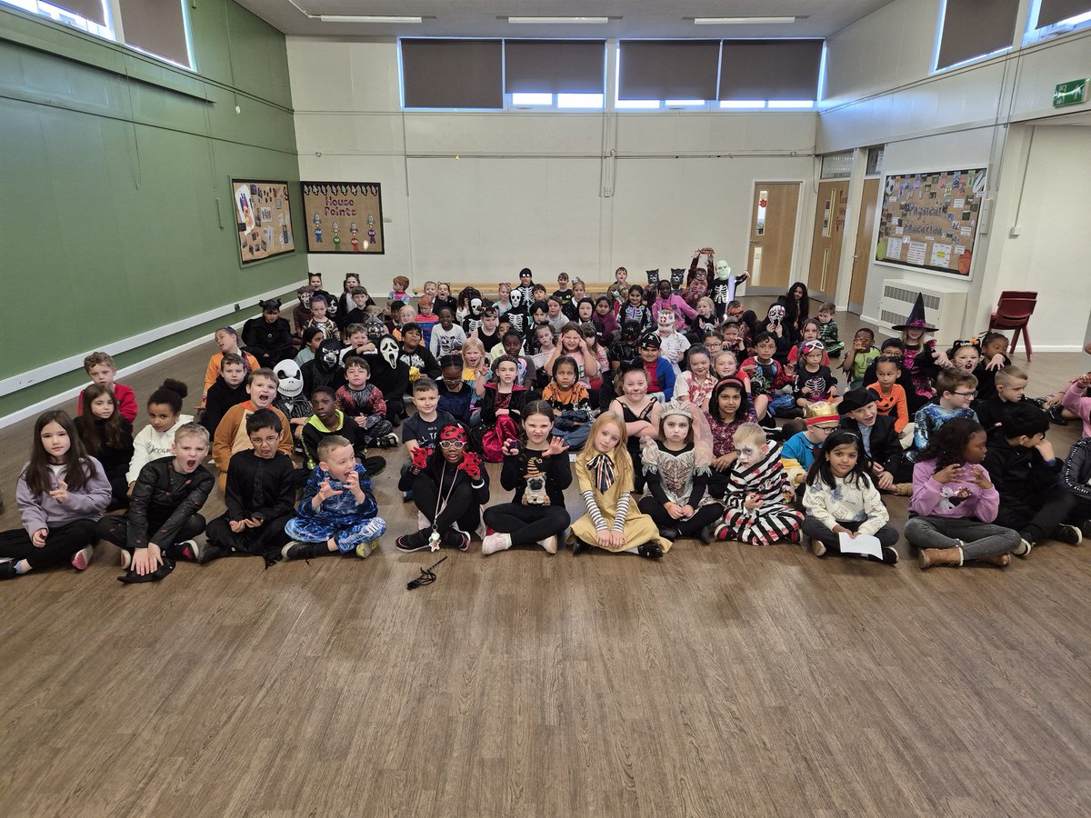 Short_Heath_JS's tweet image. What spooktacular fun we&apos;ve had this week with fiendish pizza faces and 🎃 carving!
Hoping you all have a safe and super(natural) half term break.
We&apos;ll see you back with a bang on Tuesday4th November 🦉