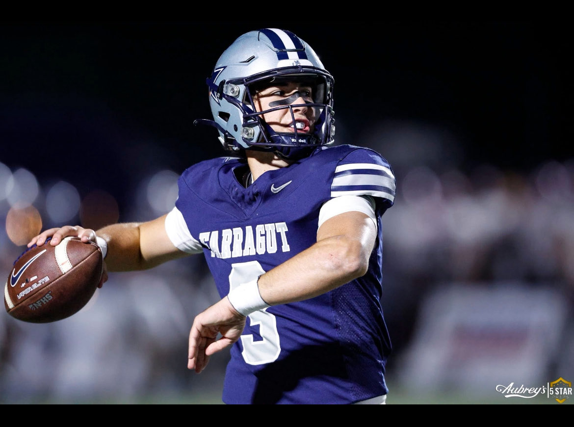 I am grateful to be in Lexington this weekend. Thanks for the invite <a href="/Ty_Williams16/">Ty Williams</a> &amp; <a href="/UKFootball/">Kentucky Football</a> 

<a href="/BushHamdan/">Bush Hamdan</a> <a href="/UKCoachStoops/">Mark Stoops</a> <a href="/DaniBraswell/">Danielle Braswell</a> <a href="/HickmanCarson_/">Carson Hickman</a> <a href="/BlakeMicek/">Blake Micek</a> <a href="/CoachJoshPruitt/">Josh Pruitt</a> 
<a href="/FarragutFB/">Farragut Football</a> <a href="/G_COURT6/">Geoff Courtney</a> <a href="/CSmithScout/">Chris Smith</a> <a href="/BuckFitz/">NPA/SUPERMAX 100</a> <a href="/coachtatefhs20/">jack tate</a> <a href="/QbGeneration/">QB Generation</a> <a href="/QB1_Knox/">QB1 Knoxville</a>