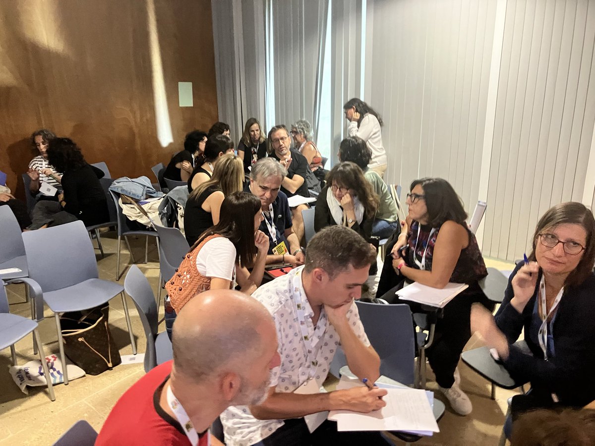 AMPREOI's tweet photo. Última franja de talleres y seguimos con la misma energ��a
Gracias a quienes han compartido conocimiento, ideas y pasión por la enseñanza de idiomas.
¡Un cierre de jornada a la altura!
#EOIdentidad #Formación #ComparteTalento #EscuelasOficialesDeIdiomas https://t.co/7B2e4iJod1