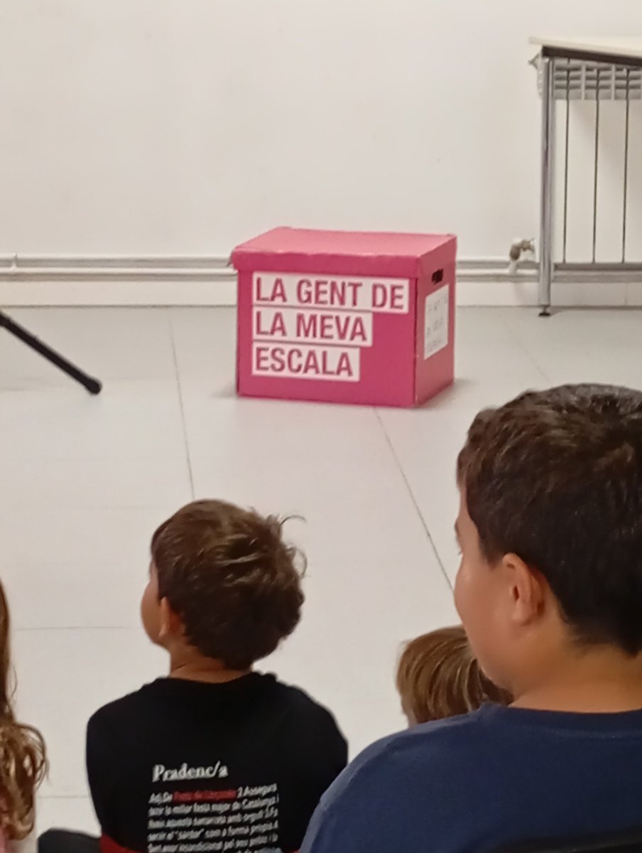 El <a href="/flicfestival/">flicfestival</a> va a l'escola amb un muntatge deliciós sobre el llibre de poemes de la Roser RosLa gent de la meva escala editat per <a href="/KalandrakaEdit/">Kalandraka Editora</a>