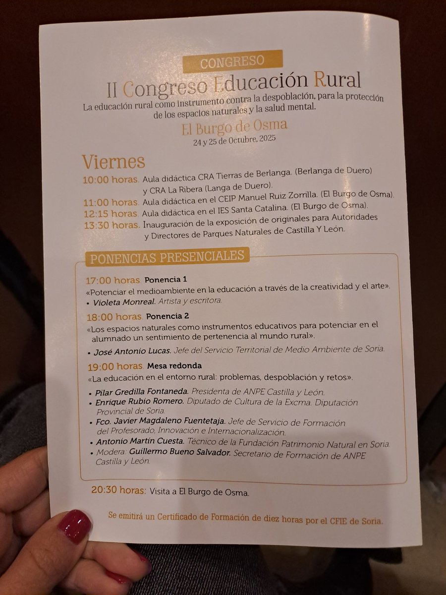 Nuestra Directora <a href="/mpatriciaizqvel/">Patricia Izqdo</a> asiste al II Congreso de Educación Rural organizado por <a href="/ANPECyL/">Anpe Castilla y León</a> en el Burgo de Osma 🏫🌾📚.  
Porque la escuela rural no solo educa, también vertebra, cuida y da vida a nuestros pueblos 💚🏡.
<a href="/CFIEdeSoria/">CFIE de Soria</a> <a href="/educacyl/">Educación JCyL</a> <a href="/dipsoria/">Diputación de Soria</a>
