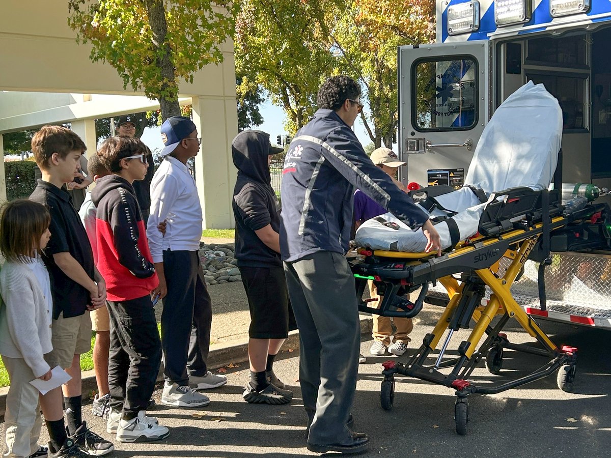 We had a great time visiting the Academy of 21st Century Learning in Vacaville! 💙🚑 Students learned what CPR is, when to call 911, and got an up-close look at one of our ambulances and gurneys.