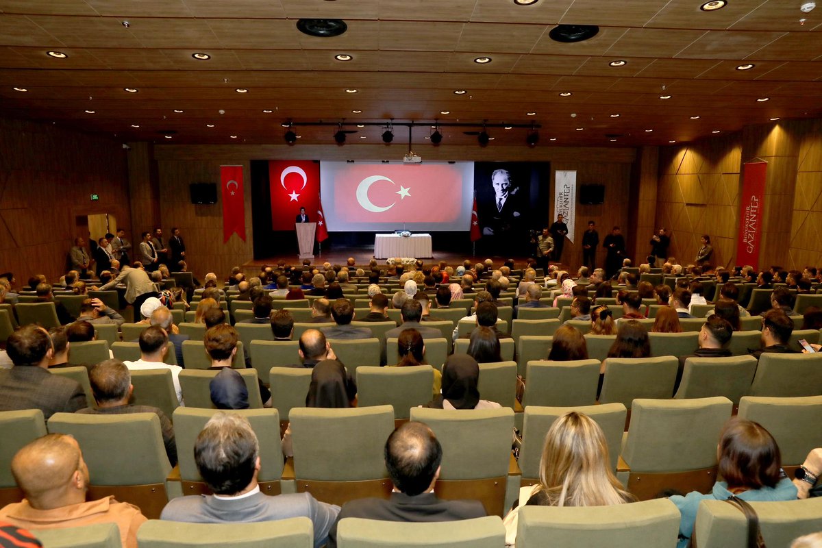 📍 25 Aralık Panorama Müzesi

TBMM Millî Savunma Komisyonu Başkanı, önceki dönem Millî Savunma Bakanımız Sayın Hulusi Akar ve protokol üyelerimizle birlikte; şehrimizin kahramanlık destanının yaşatıldığı 25 Aralık Panorama Müzesi’ni ziyaret ettik 🇹🇷

Ziyaretin ardından , sivil