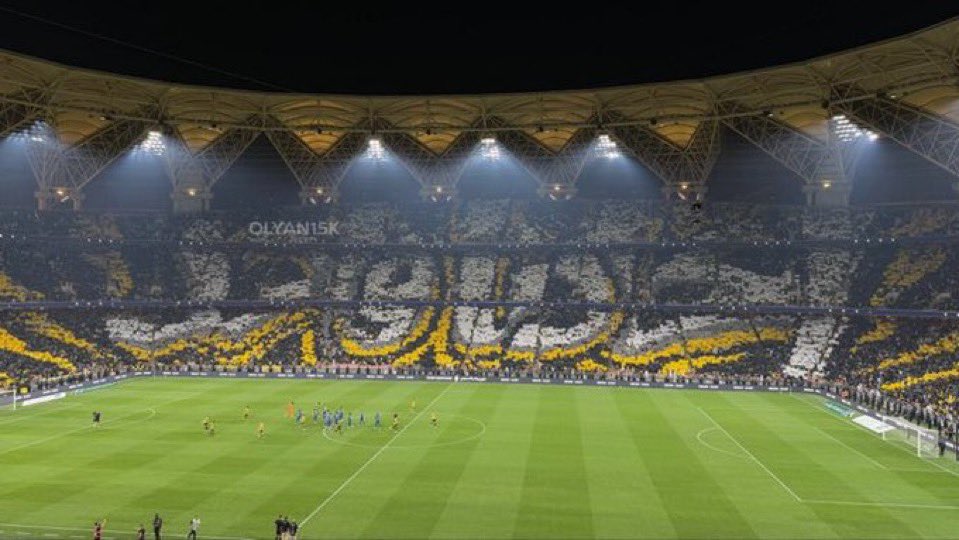 التيفو مخفي يعني رعب واخرتها رافعين رمز تحقق