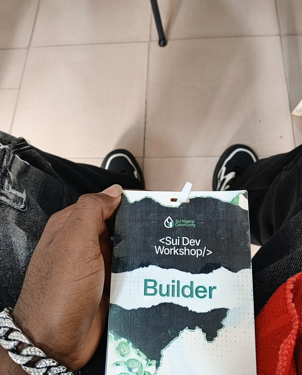 YoungDrizzy_1's tweet image. Day 1 of the #SuiDevWorkshopABIA kicked off strong. 🔥

We started with introductions, dove into the basics of Sui Move, and got hands-on with the Sui ecosystem.

The energy in the room was solid. Devs came ready to learn, ask questions, and build.

Big shoutout to @SuiNetworkNG…