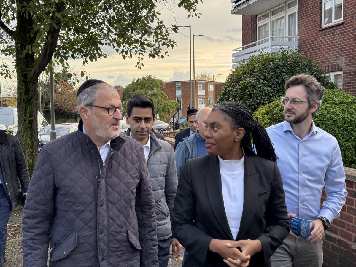 A big thank you to Kemi Badenoch for joining us on the doorstep in Hendon to support our fantastic by-election candidate, Shimon Ryde.

Every vote counts in this by-election — vote Conservative to get a councillor who delivers for local people.