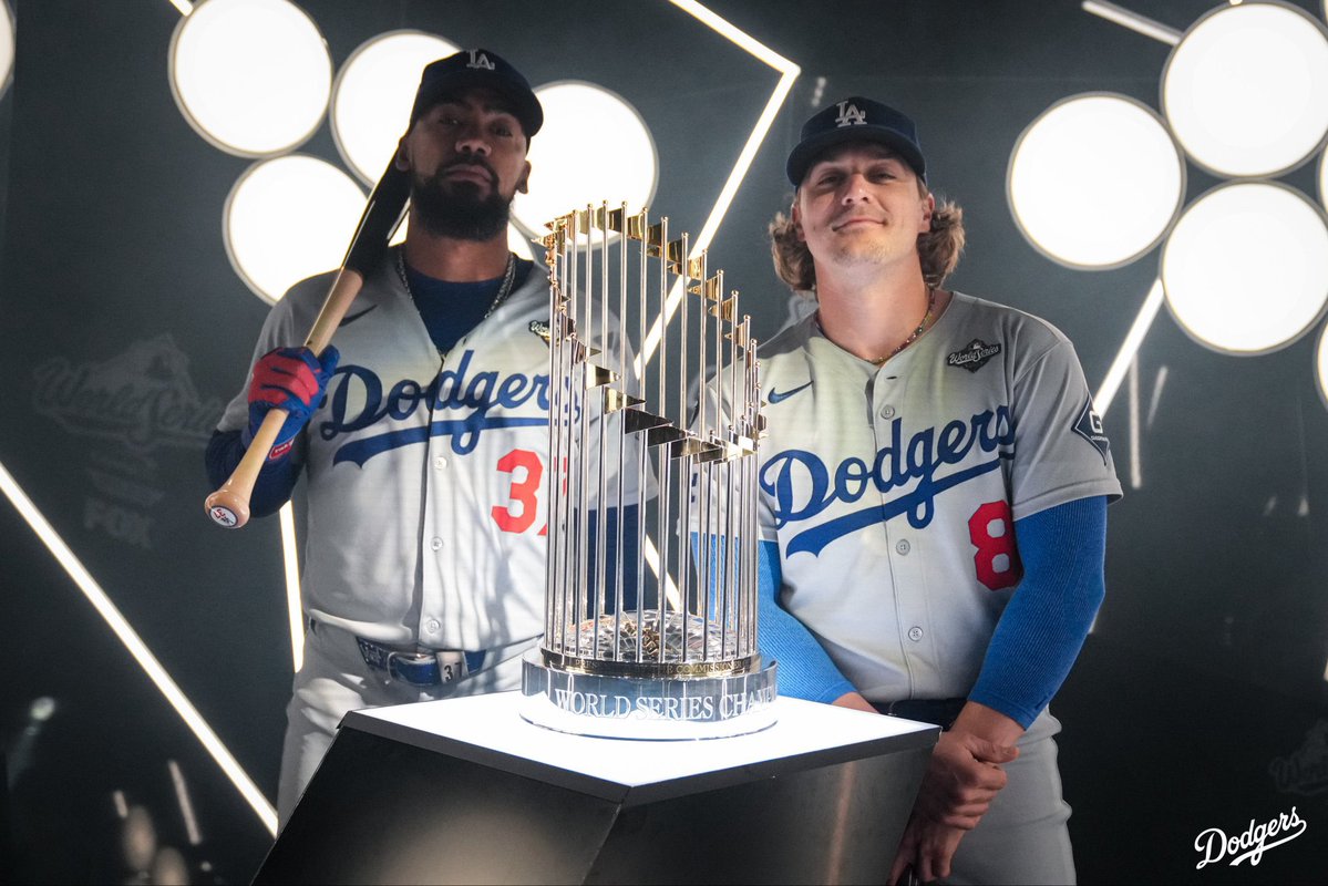 fiebrucesrs's tweet image. Hoy inicia la #WorldSeries y aunque la lluvia nos tiene trancados, no podemos esperar para disfrutar de este show🤩
¿Quién ganará?
#FiebrucesRS  
#WANTITALL