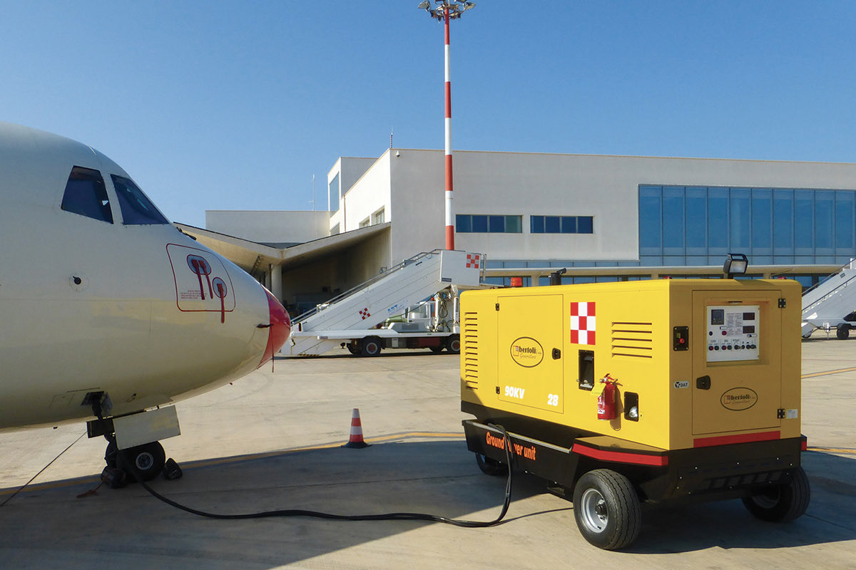 benjimk's tweet image. À #Kalemie 🇨🇩, j'ai constaté qu'aucun avion n'éteint son moteur à l’atterrissage! ✈️
Pourquoi ? L'aéroport n'a pas de Groupe de Puissance au Sol (GPU). Si le moteur s'arrête, il faut attendre un dépannage de Kinshasa ! 
Un GPU d’occasion coûte moins de $100,000. Avec les frais…