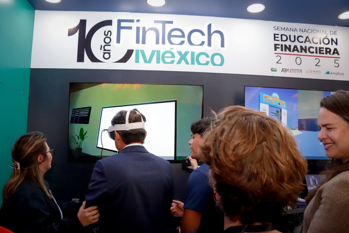 🚀 ¡Vivimos un día increíble! Queremos agradecer la visita de <a href="/oscarrosado61/">Oscar Rosado Jiménez</a>, presidente de la <a href="/CondusefMX/">CONDUSEF</a>, a nuestro #Stand en la Semana Nacional de Educación Financiera #SNEF 2025. 🙌

👉 En la Asociación FinTech México hemos montamos un espacio físico donde puedes vivir