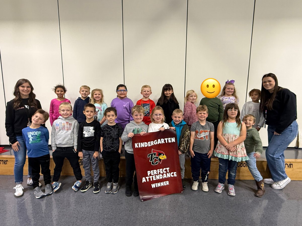 TC_Schools_KY's tweet image. 𝐂𝐋𝐀𝐒𝐒𝐑𝐎𝐎𝐌 𝐀𝐓𝐓𝐄𝐍𝐃𝐀𝐍𝐂𝐄 𝐖𝐈𝐍𝐍𝐄𝐑𝐒! Each grade level classroom at TCPC w/ the highest attendance for the week gets to display.
Congratulations to the winners!
K - Olivia Weeks’ class
1st - Morgan Ellzey's class
2nd - Mary Johnson's class
#tcpride #tcpc