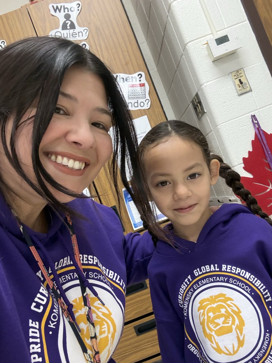 Twinning on spirit day during Kindness Week! #d100inspires #KomenskyLionPride #OrgulloLeonesKomensky