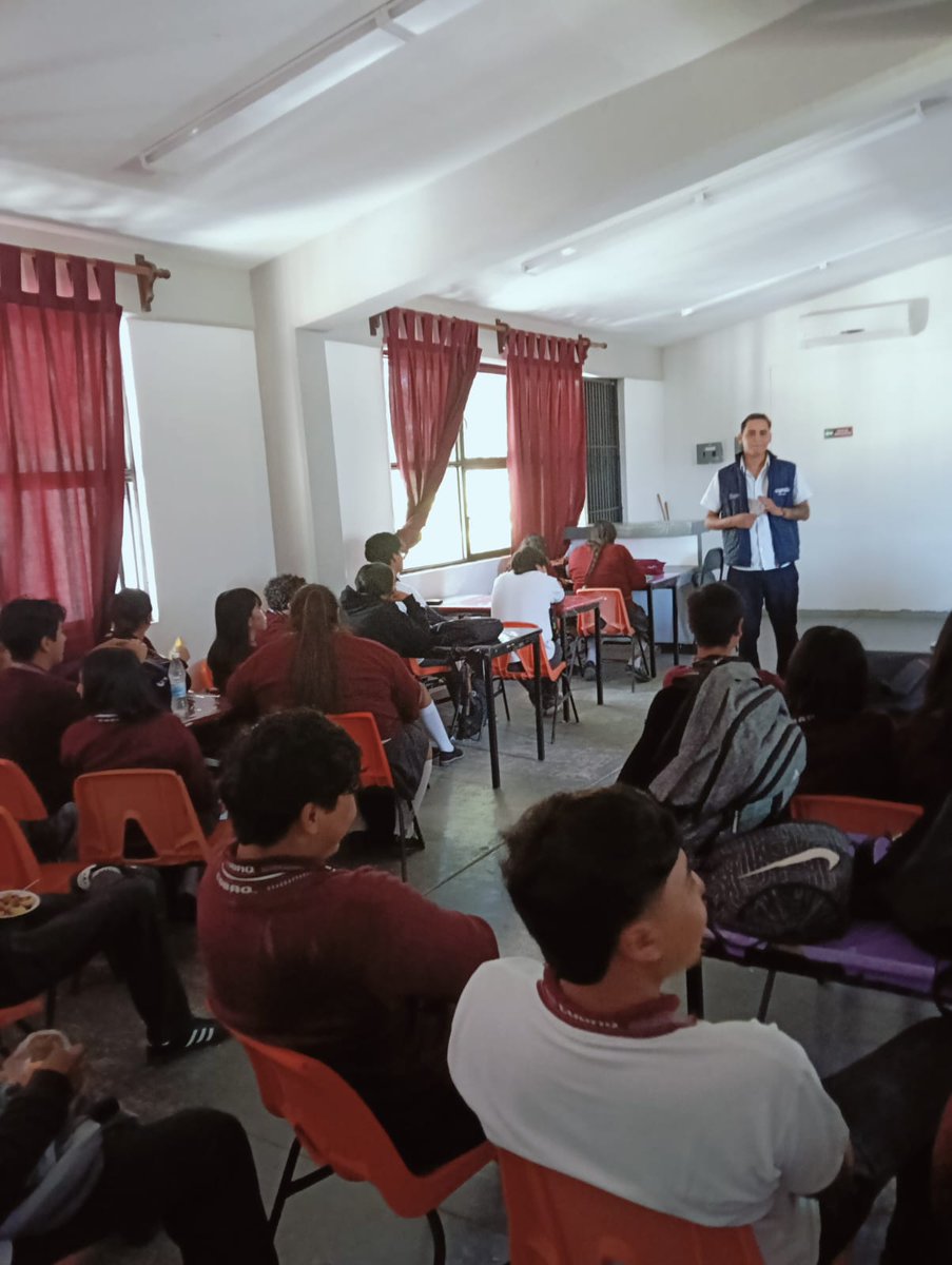 CECAQro's tweet photo. En la escuela también se forman vidas.
Por eso, hablar de salud mental y prevención del suicidio es un acto de cuidado y esperanza. 💚
Escuchar, acompañar y estar presentes puede marcar la diferencia.
#COBAQ #UNAQ
#SaludMental #DaleColorATuVida https://t.co/AicmtC1or2