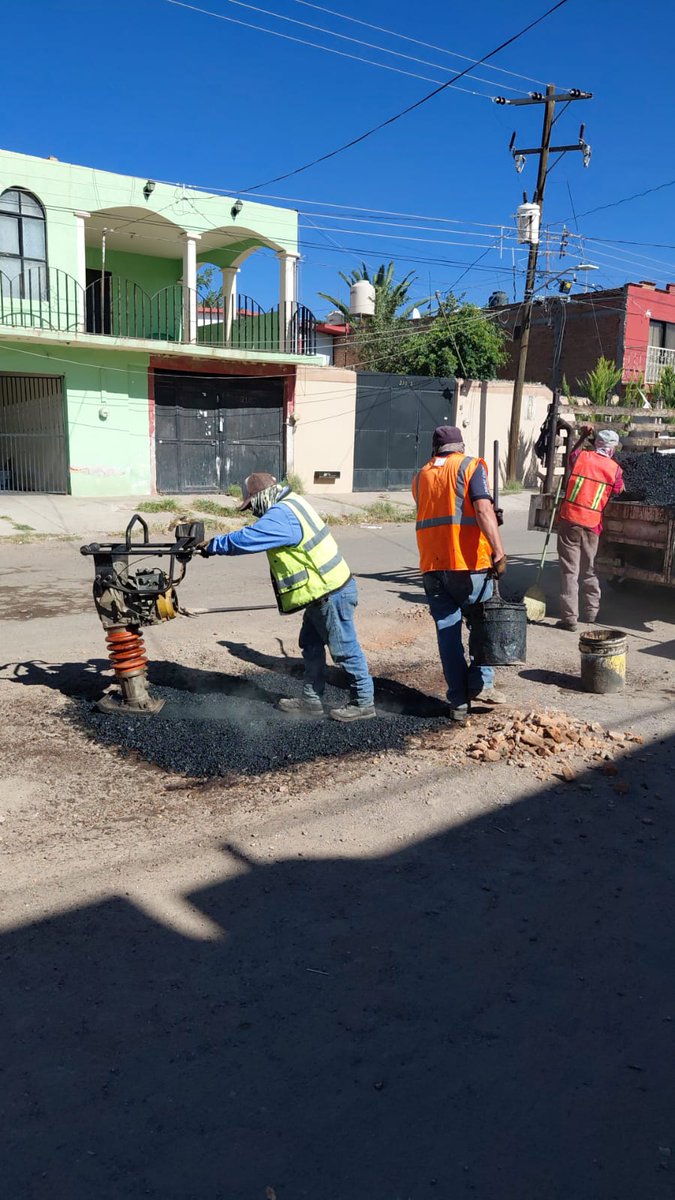 ObrasPublicasDG's tweet image. 🚧 Se realizaron labores de bacheo en calle Orion crucero con Jardín de San Antonio en el fraccionamiento Jardines del Real.

@josejoseantonio
#DurangoEsElCamino