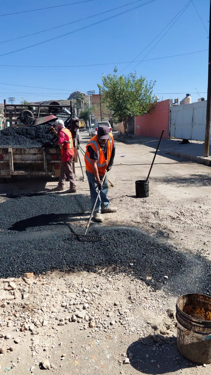 ObrasPublicasDG's tweet image. 🚧 Se realizaron labores de bacheo en calle Orion crucero con Jardín de San Antonio en el fraccionamiento Jardines del Real.

@josejoseantonio
#DurangoEsElCamino