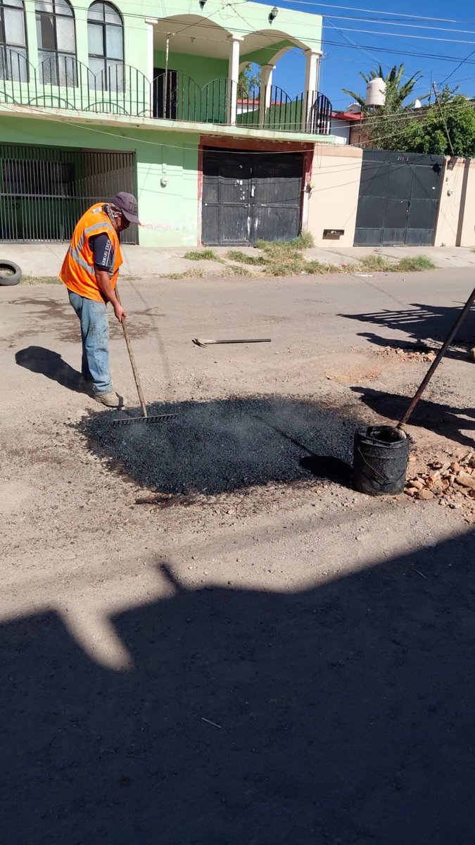 ObrasPublicasDG's tweet image. 🚧 Se realizaron labores de bacheo en calle Orion crucero con Jardín de San Antonio en el fraccionamiento Jardines del Real.

@josejoseantonio
#DurangoEsElCamino