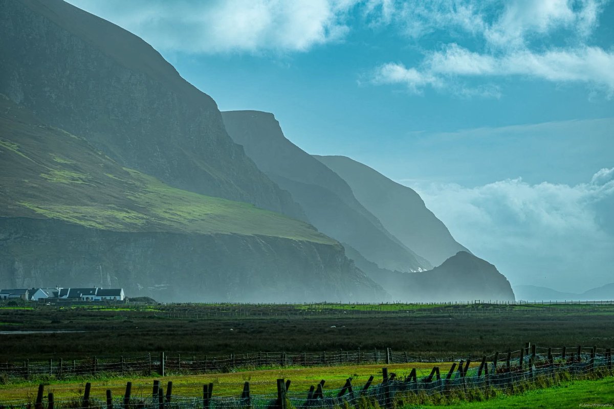 ThisIsIreland3's tweet image. The mighty cliffs on Achill. 📸 by Krzysztof Jablonski

📍 Achill Island Co. Mayo-Éire 🇮🇪 

#Achill #Cliffs #Mayo #AchillIsland #Wildatlanticway #Ireland