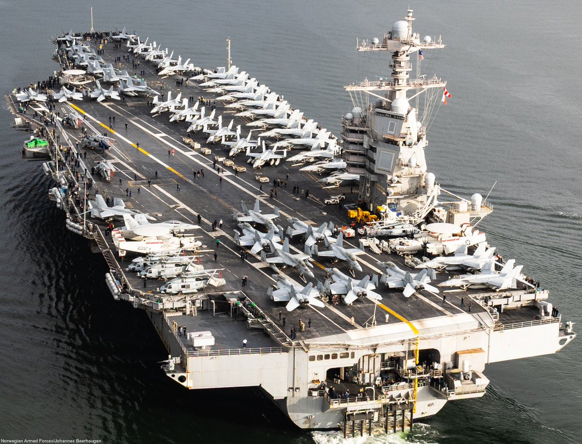 🇺🇸
Trump envia o USS Gerald R. Ford para o Caribe. O porta-aviões é um monstro dos mares - tem uma tripulação de cerca de 4.500 pessoas, pode transportar mais de 75 aeronaves e é alimentado por dois reatores nucleares para poder rodar anos sem parar.

Toneladas de democracia.🔥