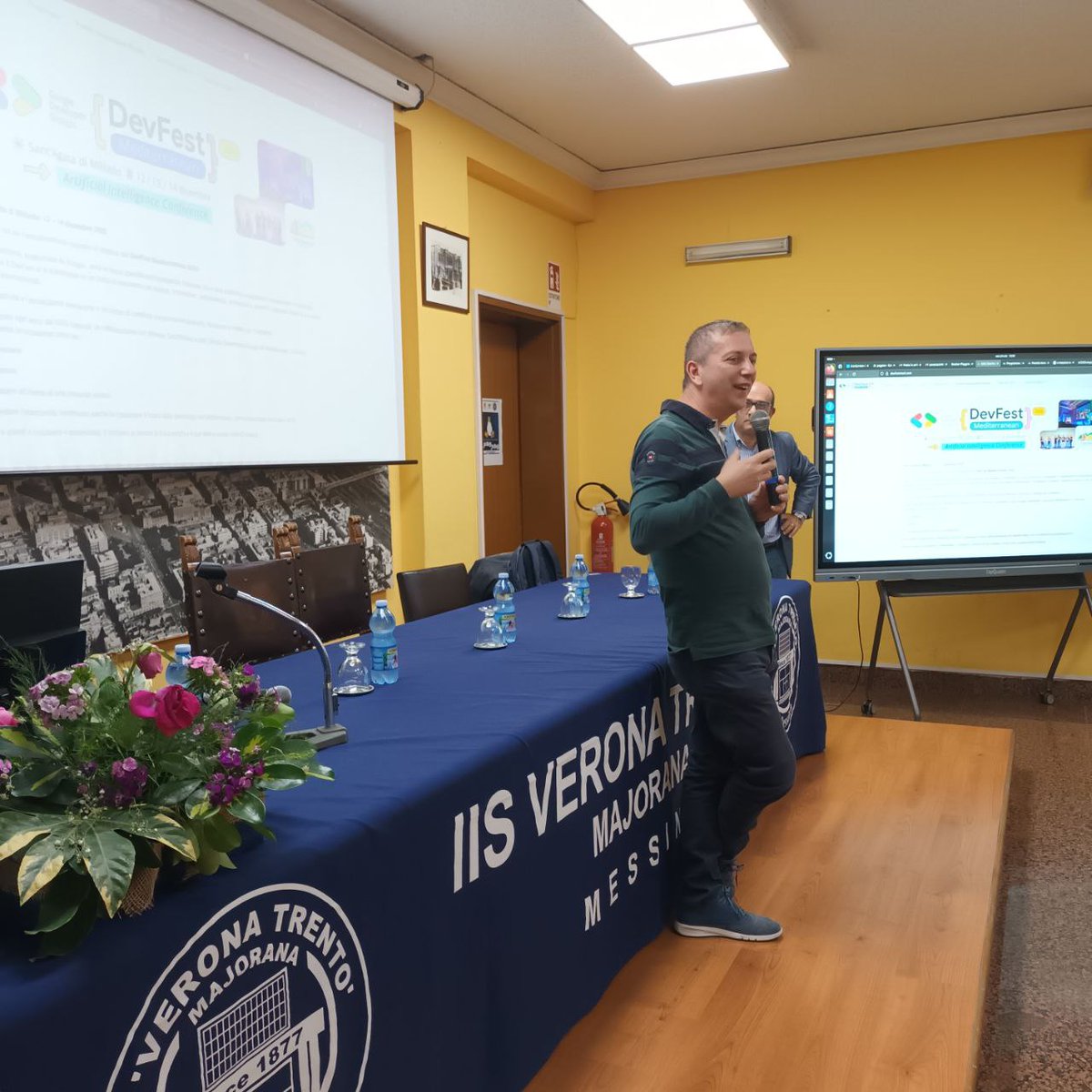 Oggi al Verona Trento di Messina all'evento Linux Day abbiamo presentato #GDG #DevFest Mediterranean che si svolgerà a Sant' Agata di Militello il 12/14 dicembre 2025 . Più di 30 talks fatti da speaker specialisti in 7 conferenze. #devfestmed