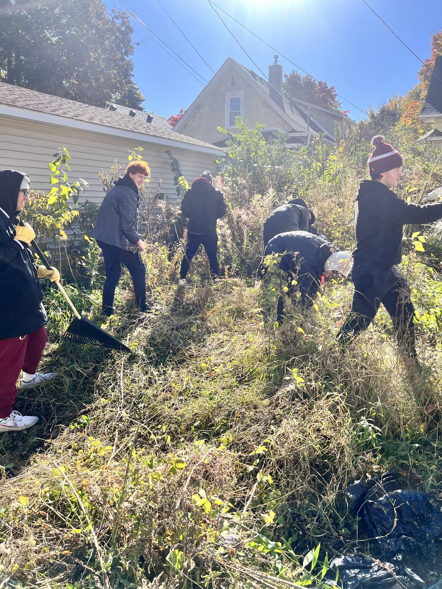 🍁🪏Piper Baseball Giving Back🪴🍁

Today, we partnered with @hamlinepiperimpact &amp; Hamline-Midway Elders for a Fall Cleanup Day

Our young men went out into the neighborhood to help rake leaves, clean up lawns, &amp; do anything else they could to help out!

#PipersGiveBack