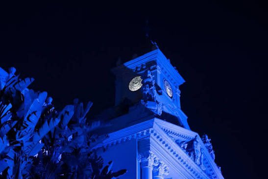 La sede del Ayuntamiento de Málaga se ilumina esta noche de azul para conmemorar el Día de las Naciones Unidas 🇺🇳 #ONU80
