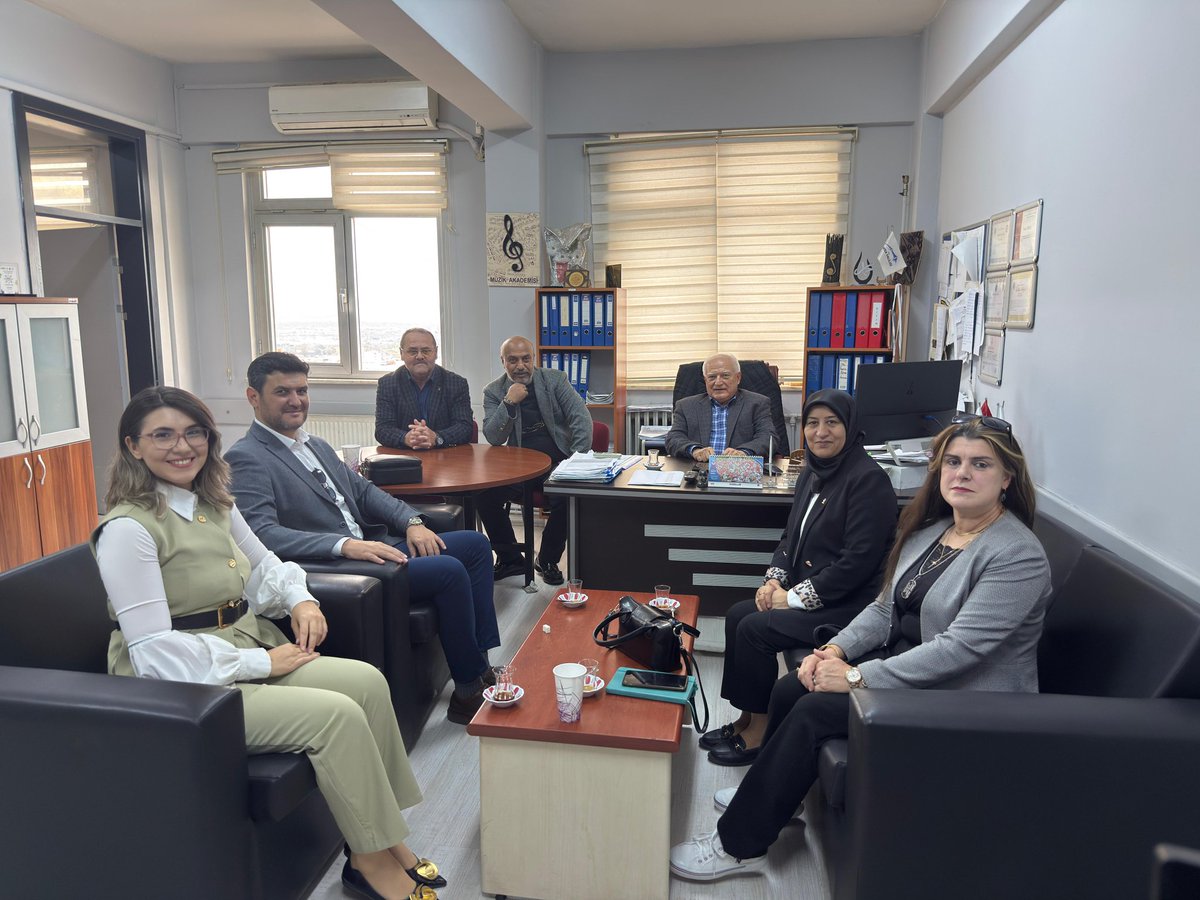 Yetenek varsa, engel yoktur.

Otizimli bireylerin istihdamına ve toplumsal farkındalığa katkı sunan “Yeteceğin Lezzetleri Gastronomi Akademisi” projesinin açılışına katıldık.

Her tabakta bir emek,her lezzette bir umut taşıyan bu özel projede emeği geçen herkese teşekkür ediyoruz