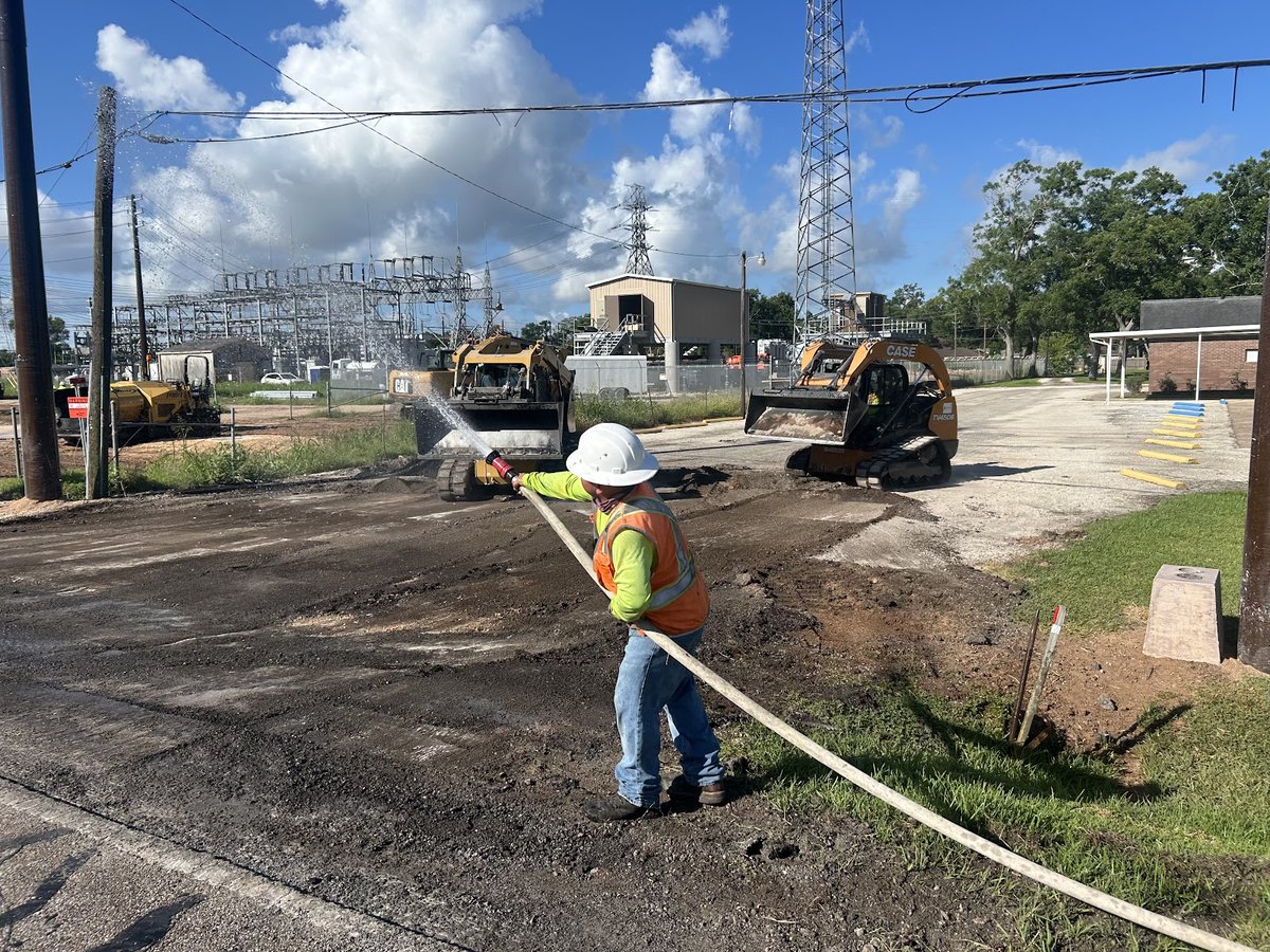 AAAPavingTX's tweet image. Before any asphalt goes down, the base has to be prepared the right way. That means grading for proper drainage, compacting the soil, and stabilizing the base to prevent cracks, ruts, and sinking later on.

#AsphaltPaving #Stabilization #BuiltToLast #AAAProjects