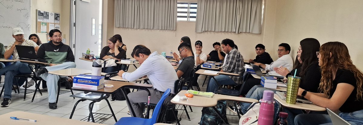 VictorGarciaCS1's tweet image. 🚛📚La Educación en #CadenasdeSuministro es el Motor del Pensamiento Crítico en las #Universidades🧠✨En la era de la regionalización y la digitalización, formar #profesionales en Cadenas de Suministro no solo implica manejar procesos #logísticos, sino también desarrollar