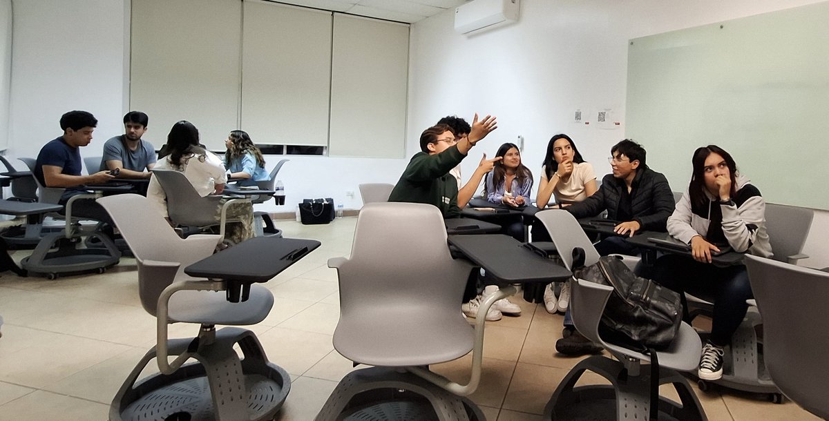 VictorGarciaCS1's tweet image. 🚛📚La Educación en #CadenasdeSuministro es el Motor del Pensamiento Crítico en las #Universidades🧠✨En la era de la regionalización y la digitalización, formar #profesionales en Cadenas de Suministro no solo implica manejar procesos #logísticos, sino también desarrollar