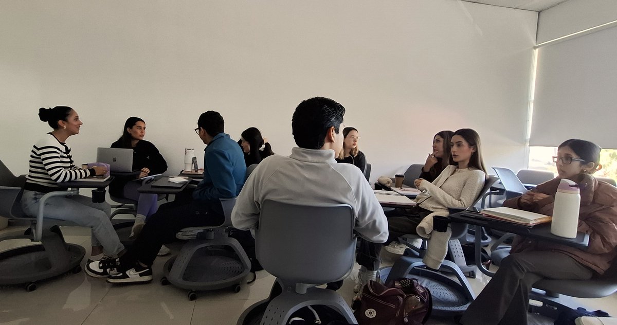 VictorGarciaCS1's tweet image. 🚛📚La Educación en #CadenasdeSuministro es el Motor del Pensamiento Crítico en las #Universidades🧠✨En la era de la regionalización y la digitalización, formar #profesionales en Cadenas de Suministro no solo implica manejar procesos #logísticos, sino también desarrollar
