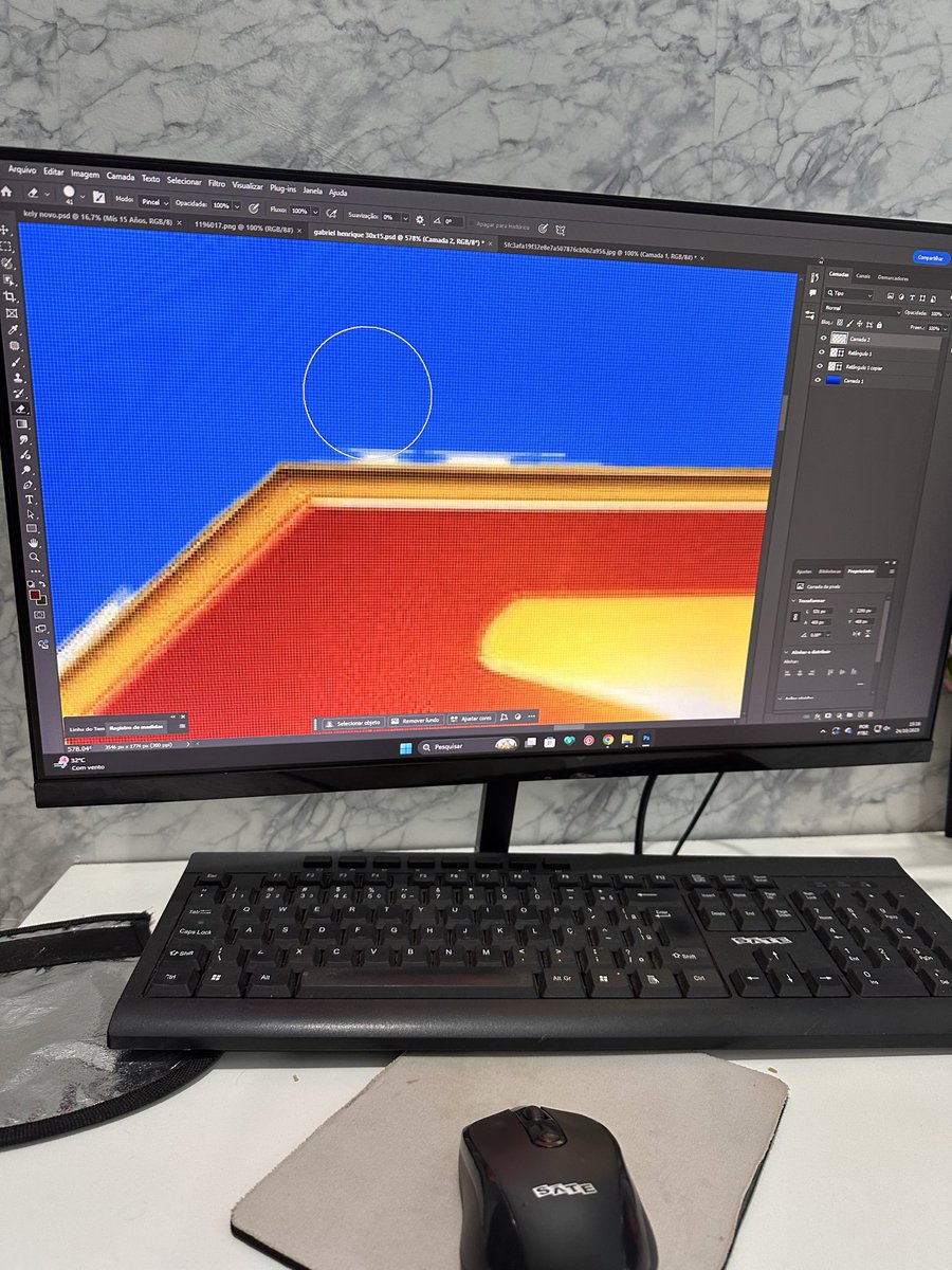 vilanovari's tweet image. ai q não sei oq design gráfico é a melhor área 

eu feladaputamente tendo que apagar pixels