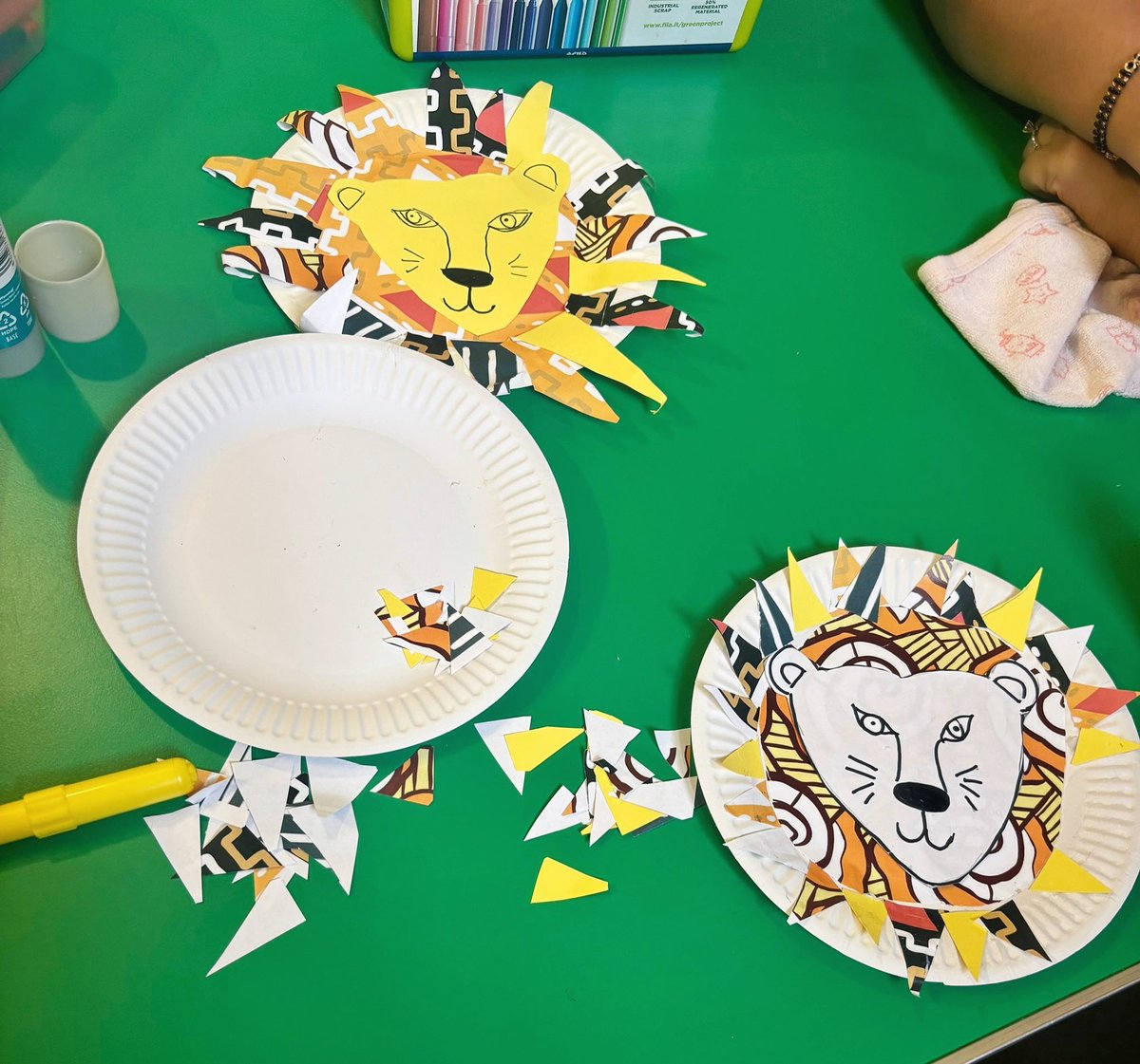 CharltonLib's tweet image. We had fun at #CharltonLibrary this week, making lions 🦁 using different colours, textures + materials inspired by #BlackHistoryMonth! For more #CraftingFun, #MessyMorning is every Tuesday from 10.30-11am, join us to make friends, borrow books and create! 🎨 #LoveYourLibrary