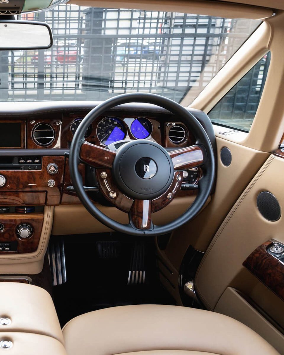 ProjectKahn's tweet image. For Sale: Rolls-Royce Phantom – Rare &amp;amp; Collectible
Price: £219,999.00

Year: 2010
Mileage: 18,456
Engine: 6.7L Petrol – 453BHP

Exterior: British Racing Green
Interior: Moccasin Leather

See more: kahnautomobiles.com/vehicles-for-s…

Copyright Design by KAHN®

#RollsRoycePhantom #LuxuryCars