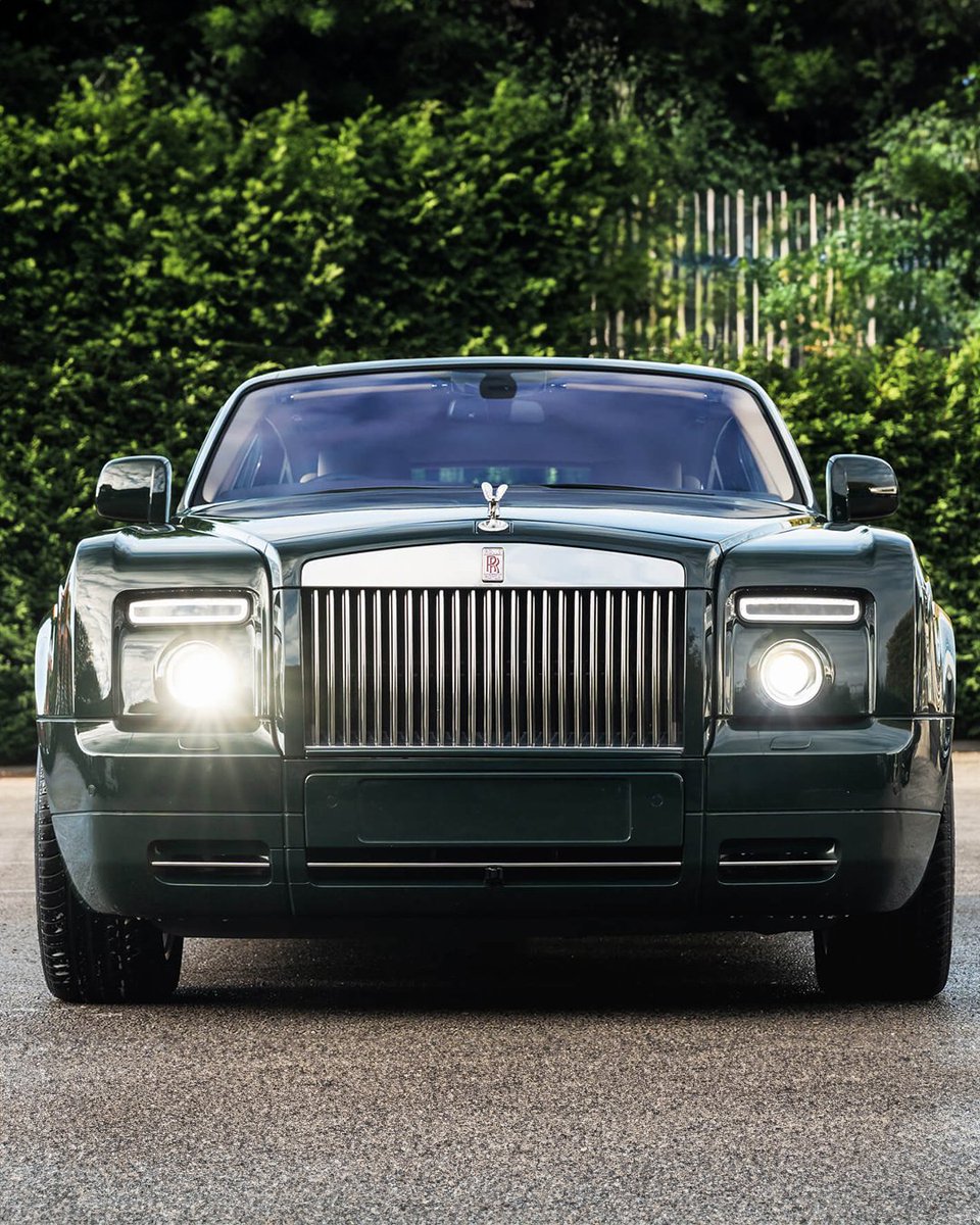 ProjectKahn's tweet image. For Sale: Rolls-Royce Phantom – Rare &amp;amp; Collectible
Price: £219,999.00

Year: 2010
Mileage: 18,456
Engine: 6.7L Petrol – 453BHP

Exterior: British Racing Green
Interior: Moccasin Leather

See more: kahnautomobiles.com/vehicles-for-s…

Copyright Design by KAHN®

#RollsRoycePhantom #LuxuryCars